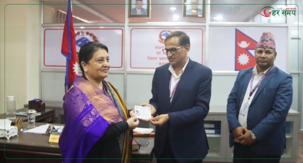  पूर्वराष्ट्रपति भण्डारीले लिइन् नागरिकताको प्रतिलिपि