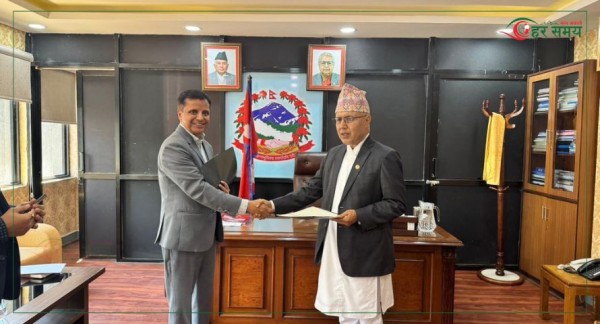  बिमा प्राधिकरणका अध्यक्षले लिए पद तथा गोपनीयताको शपथ