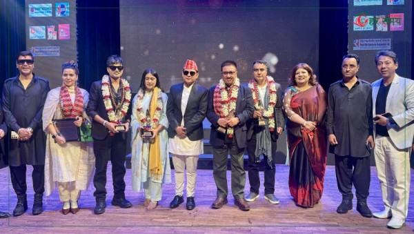 शम्भूजित बासकोटालाई लाइफटाइम, शिव र समिक्षा सर्वोत्कृष्ट गायक गायिका