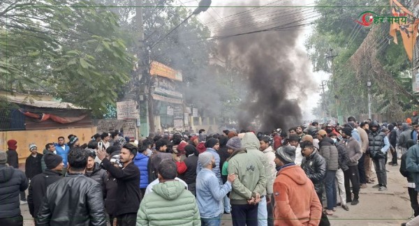 मस्जिद तोडफोडपछि वीरगन्जमा उग्र प्रदर्शन, पाँच राउन्ड अश्रु ग्यास प्रहार