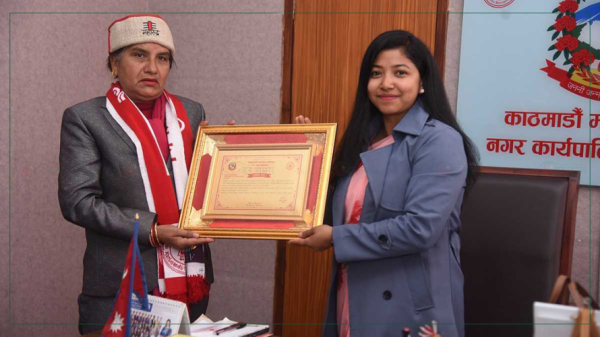 ‘बुलेट आमा’ लाई काठमाडौं महानगरको सम्मान