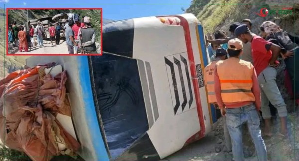 हुम्लाबाट सुर्खेत जाँदै गरेको बस बाजुराको भलियामा दुर्घटना