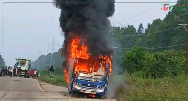 रौतहटमा गुडिरहेको यात्रुबाहक बसमा आगलागी