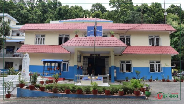 अदालतको फैसला छल्दै लुकेका नविन तामाङ आफ्नै घरबाट पक्राउ