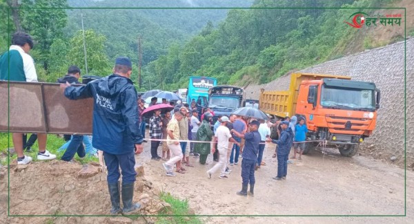 दाउन्नेमा बाटो भासिदा नारायणघाट–बुटवल सडक खण्ड बन्द