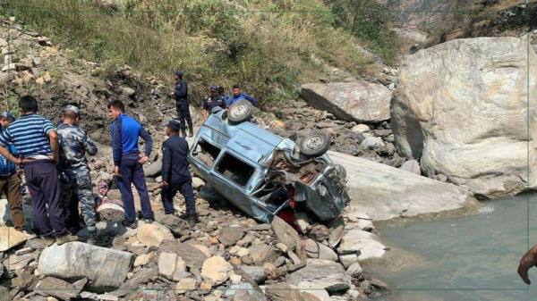 शिव मन्दिर जान लागेको ‘इको भ्यान’ दुर्घटना: एकको मृत्यु, तीन जना घाइते