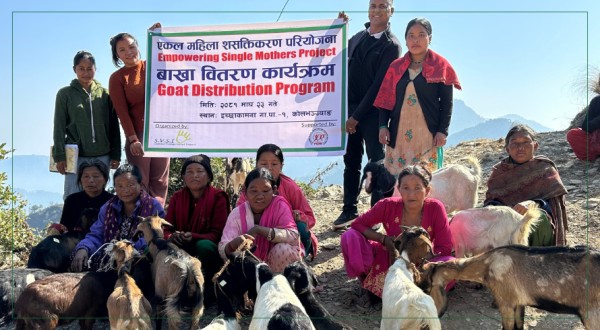 एकल चेपाङ महिलालाई बाख्रा वितरण