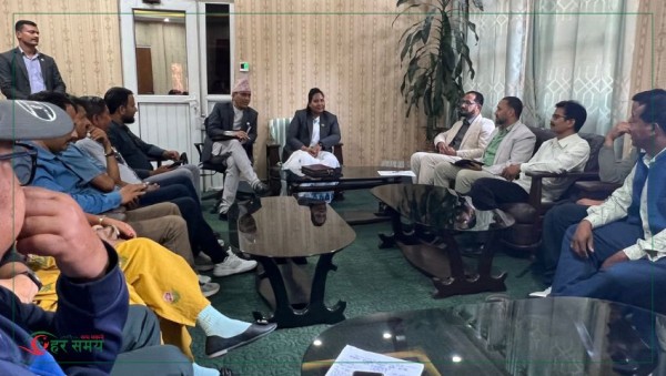 किसानका समस्या सुन्दै मन्त्री चौधरीः बीमा, मल र बजारीकरण सुधारमा जोड