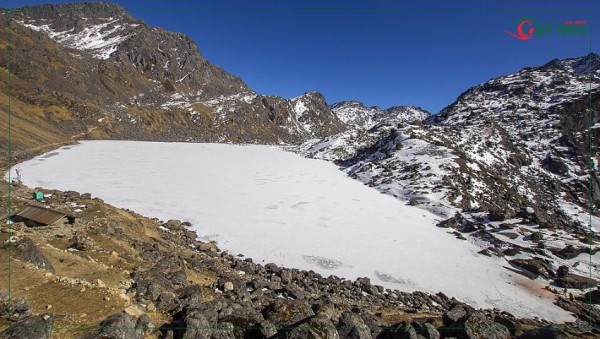गोसाइँकुण्डमा बरफ जम्यो, सावधानी अपनाउन आग्रह