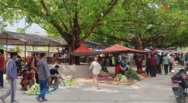 घट्यो हाटबजारको रौनक, क्रेता र विक्रेता आउनै छाडे