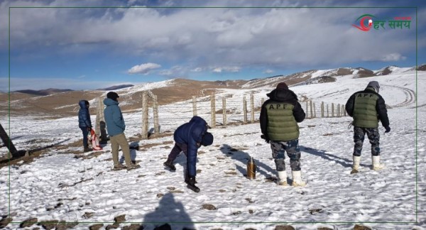 सशस्त्र र नेपाल प्रहरीको संयुक्त टोलीद्वारा कोरलास्थित सीमाक्षेत्रमा संयुक्त गस्ती