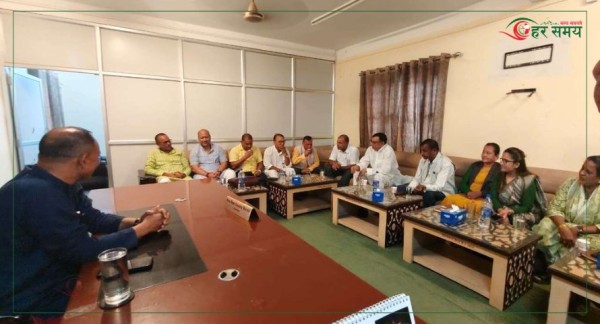 प्लास्टिकको कुर्सीमै बसेर मधेश प्रदेश सभा सुचारु गर्ने तयारी