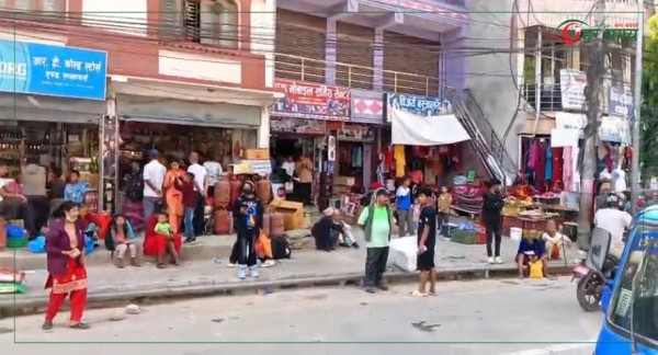 दशैँ लागेसँगै मन्थली बजारमा किनमेल गर्नेको भिड