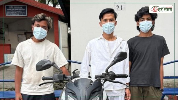 चोरी भएको मोटरसाइकल नम्बर परिवर्तन गरी राख्ने तीन जना पक्राउ