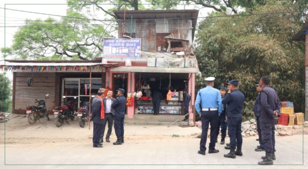 नवलपुर बजार अनुगमन:३० दिनभित्र अनिवार्य दर्ता भएर व्यवसाय गर्न निर्देशन