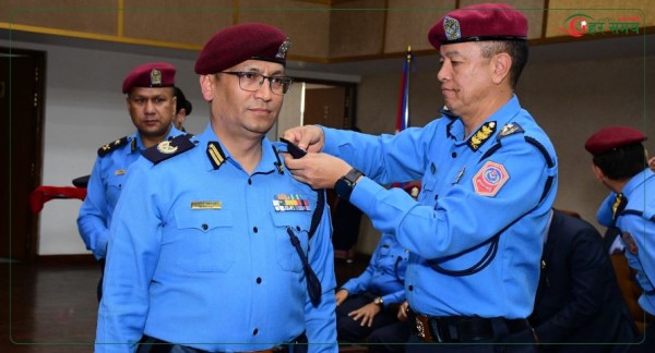 पाँच जना प्रहरी नायव महानिरीक्षकहरू दर्ज्यानी चिन्ह प्रदान