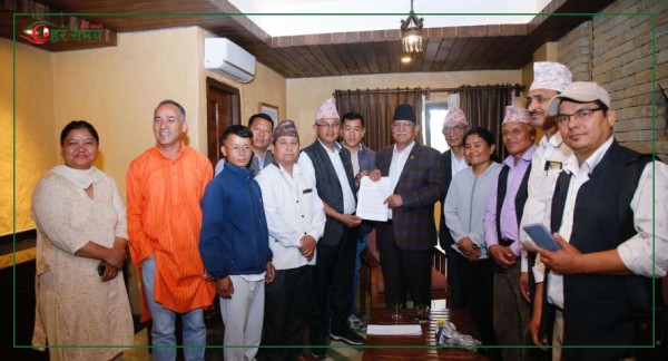 प्रचण्डलाई कास्कीका पाँच वामपन्थी दलको ज्ञापनपत्र