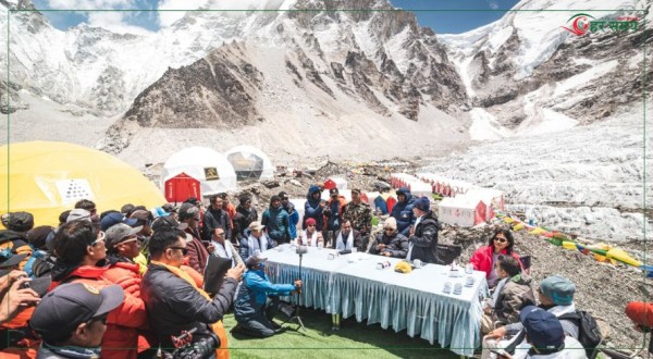 सगरमाथा आधारशिविरमा विशेष संवाद, १६ बुँदे ध्यानाकर्षण       