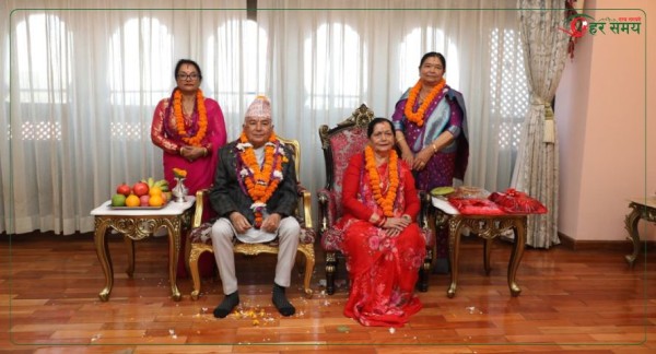राष्ट्रपति पौडेलबाट शुभसाईतमा बहिनीहरूबाट तिहारको टीका ग्रहण