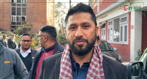 अदालत पुगेका रवि लामिछाने भन्छन् :ओलीले लगाएको गुन तिर्न अएको हुँ