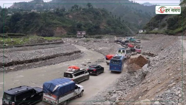 रोशी खोलामा पानीको सतह घटेपछि बिपी राजमार्ग सञ्चालनमा