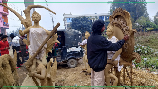 सरस्वती पूजाका लागि धमाधम मूर्ति बनाउँदै कलाकार
