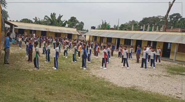 विद्यालयलाई आर्थिक सहायता