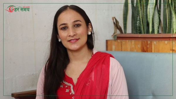 ठाडी भाकामा गाउँ सम्झिँदै हरिना : ‘मञ्चमा गुञ्जिँदा आफ्नै गाउँघर फर्किएजस्तो लाग्छ’ (भिडियोसहित)