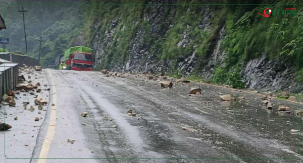 आँबुखैरेनी–मुग्लिन सडक दुई घण्टा बन्द हुने