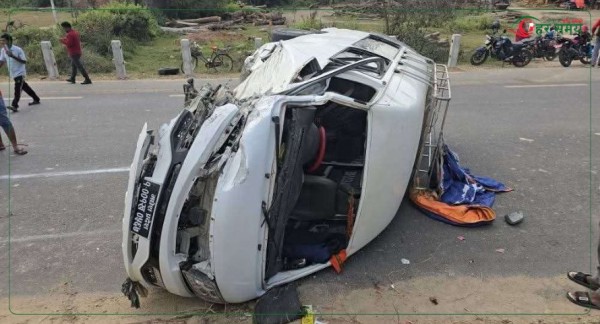 सिरहामा कार, हाइस, मोटरसाइकल  र विङर एकआपसमा ठोक्किदा १० जना घाइते 