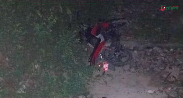 सर्लाहीमा पुलबाट मोटरसाइकल खस्दा एक जनाको मृत्यु