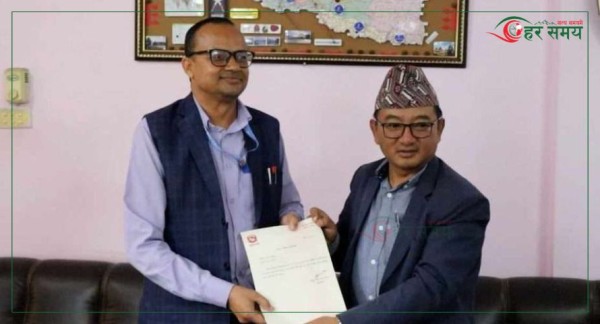 मुख्यमन्त्री लामाको राजीनामा प्रदेश प्रमुख कार्यालयमा पेस