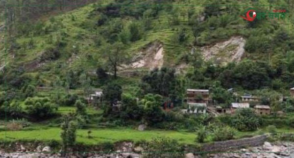 बाढी पहिरोको उच्च जोखिममा ओलेना बस्ती, स्थानान्तरणको पर्खाइमा स्थानीय