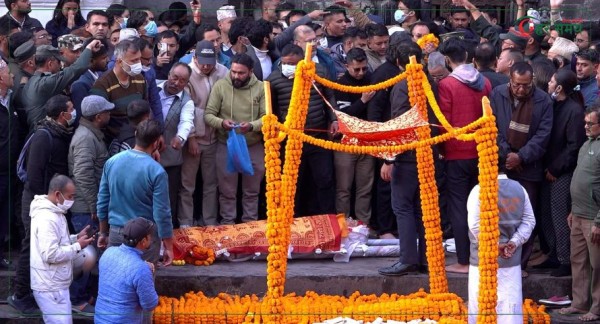 बालेनका बुबा रामनारायणको अन्त्येष्टि, श्रद्धाञ्जलीका लागि उच्च अधिकारीहरू आर्यघाटमा