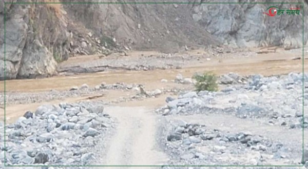 रोशी खोलाले नेपालथोकको डाइभर्सन पनि बगायो, रामेछापको सुनापति आउने सडक अवरुद्ध