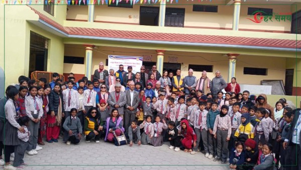 लायन्स क्लब र आर.वाई. फाउण्डेसनद्वारा भौटेचौरका विद्यार्थीलाई न्यानो कपडा वितरण