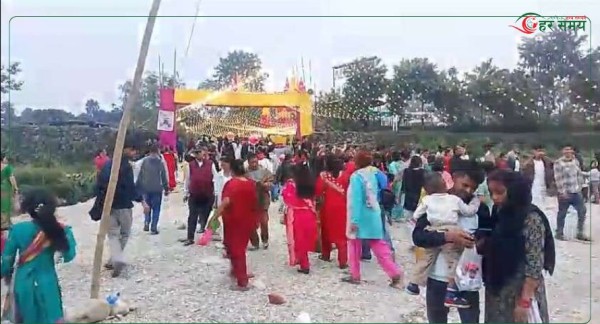 हेटौँडामा सूर्यलाई अर्घ दिएर छठ पूजा सुरु, सडक अस्तव्यस्त — ट्राफिक व्यवस्थापनमा हम्मे हम्मे