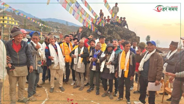 एमाले राप्रपा परित्याग गरि भोटेनाम्लाङका एक दर्जन व्यक्ति नेपाली कांग्रेस प्रवेश