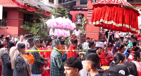 वसन्तपुरको दशैंघरमा भित्राइयो फूलपाती