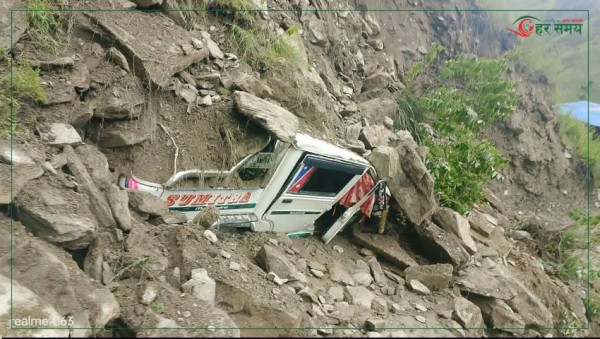 बाढी र पहिरोका कारण विभिन्न राजमार्ग प्रभावित