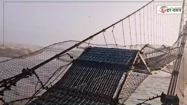 दोधारा चाँदनी र भीमदत्त नगरपालिका जोड्ने महाकाली नदीको झोलुङ्गे पुल चुँडियो