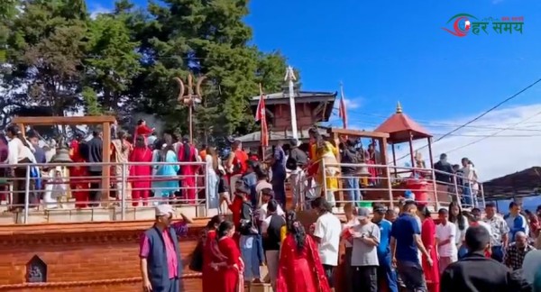खाँडादेवीमा फूलपाती पूजा : बलि चढाउनेको घुइँचो