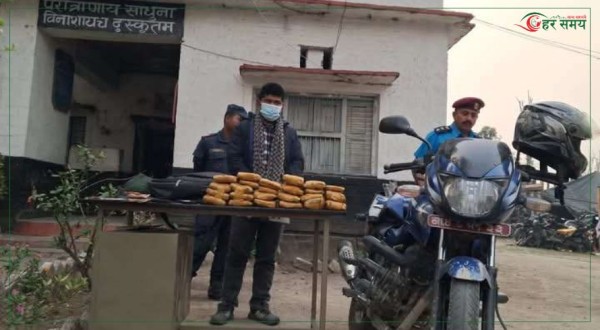 चरेससहित एक पक्राउ 
