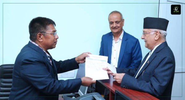 अध्यक्ष ओलीले तिरे एमालेको लेबी