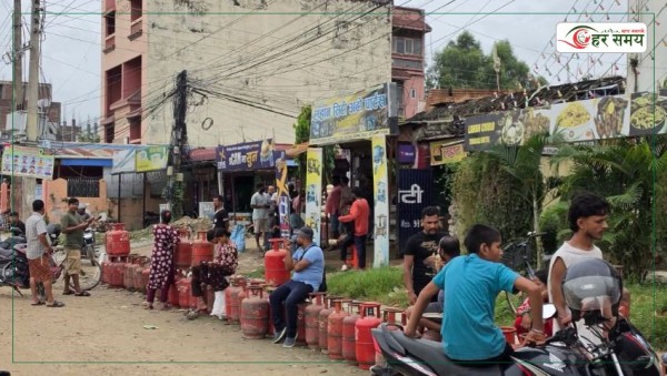 सिरहाका गोलबजार, लहानलगायत क्षेत्रमा एलपी ग्यासको चरम अभाव