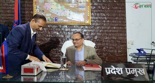 मधेश प्रदेशका नवनियुक्त प्रदेश प्रमुख डा.लाभद्वारा पदभार ग्रहण