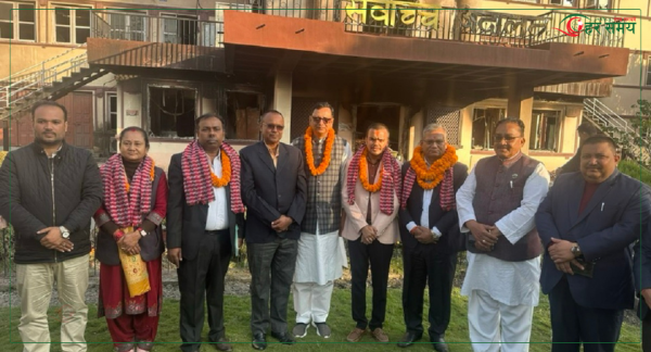 सर्वोच्चले भन्योः पाँच सांसदलाई पदमुक्त गर्ने निर्णय कार्यान्वयन नगर्नु