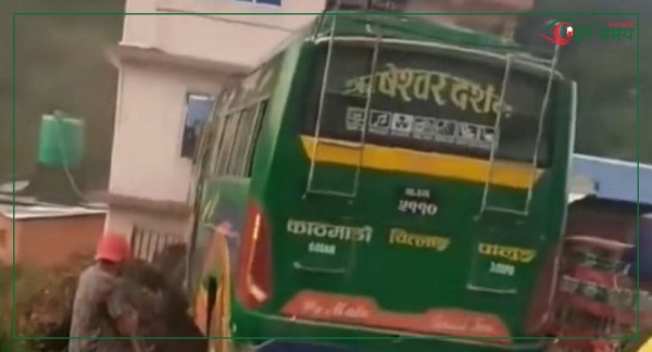 मकवानपुरमा बसको ठक्करले ३ जनाको मृत्यु, ३ जना घाइते