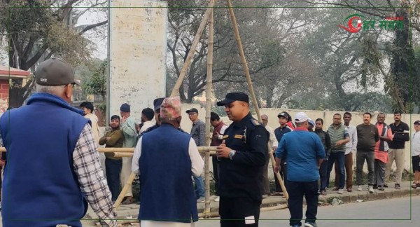 मतदाता बिहानैदेखि लाइनमा‚ सुरू भयो मतदान