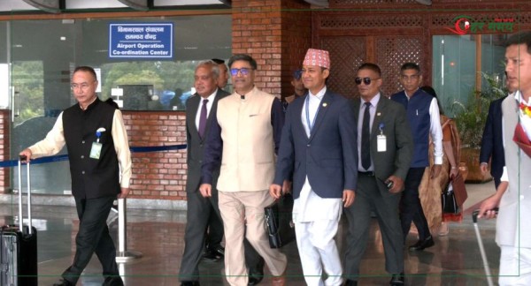 नेपाल आइपुगे भारतीय विदेश सचिव मिश्री